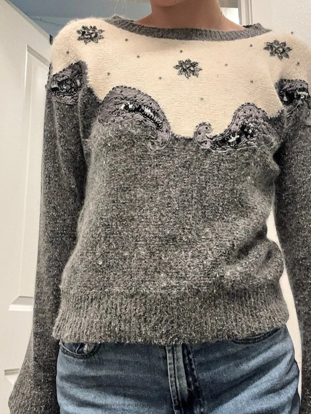VINTAGE Reference Point Floral Embellished Wool Sweater in Gray & Cream Size Sma